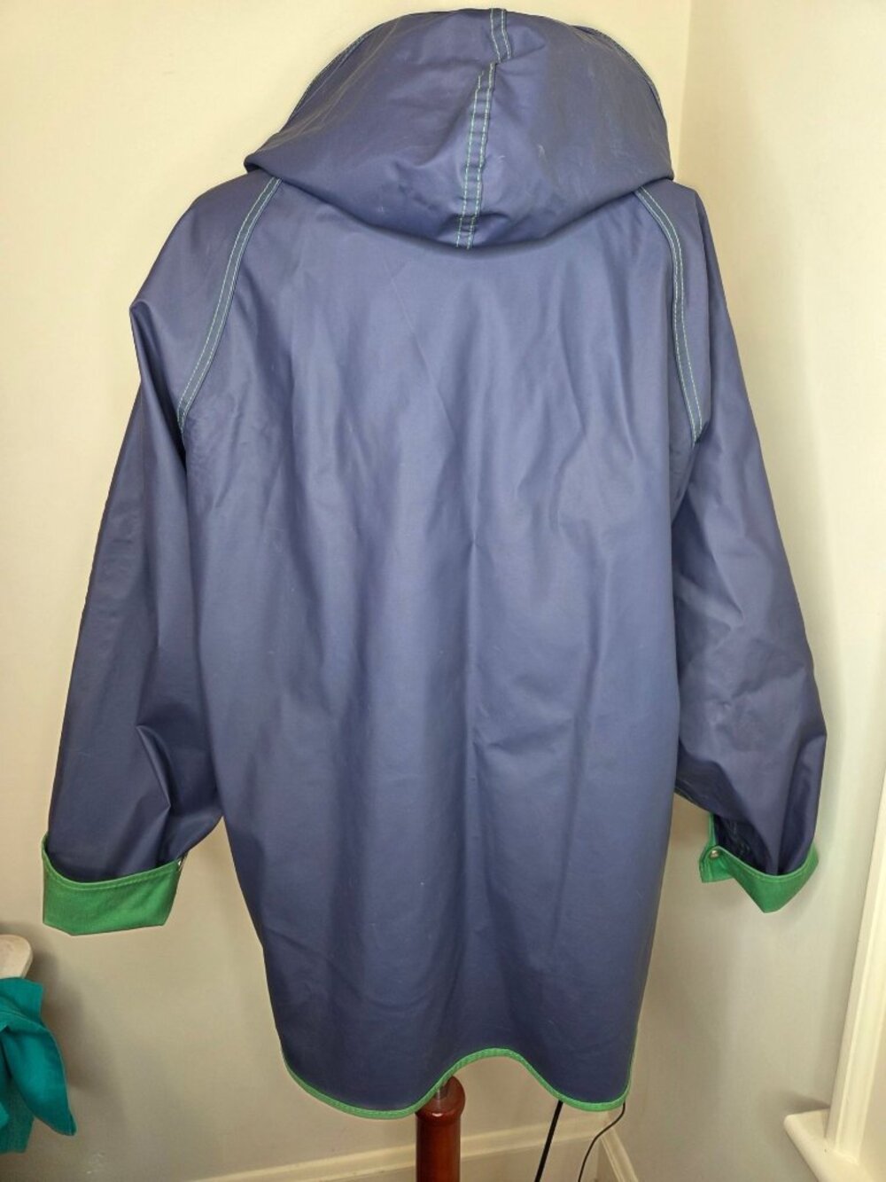 Womens VTG Hooded Vinyl Raincoat L Reversable Navy Canvas Green Snaps pockets - Picture 9 of 10